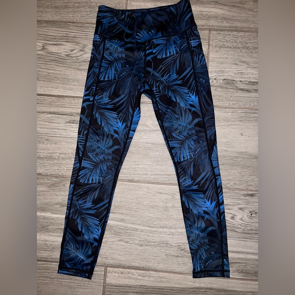 Brand: curves and combat boots.  like new, only worn once - Picture 1 of 2